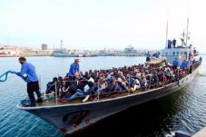 Lebih dari 1.200 Migran...