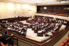 Anggap Knesset Rasis,...