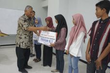 PT Semen Indonesia Kuliahkan...