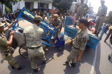 Puluhan Lapak PKL di...