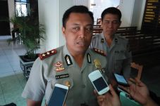 Polisi Terus Buru Tersangka...