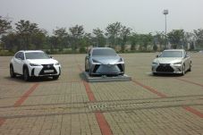 Barisan Mobil Mewah,...