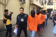 Polres Jakbar Bongkar...