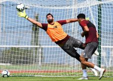 Alisson Latihan Perdana,...