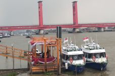 Kemenhub Serahkan 5...