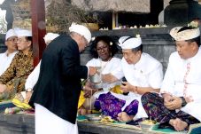 Bos IMF-Bank Dunia dan...