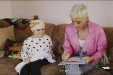 Katy Perry Kunjungi...