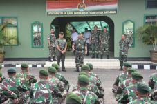 Ratusan Anggota Kostrad...