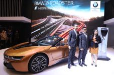 BMW Datangkan i8 Roadster...