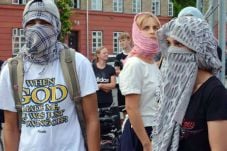 Larangan Burqa Picu...