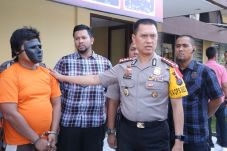 Lukai Petugas saat Pengembangan...