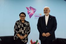 Bertemu Menlu Iran,...
