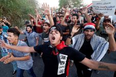 Demonstran Iran Serang...