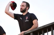 Higuain Tak Takut Kutukan...