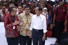 Jokowi Sanjung Glory...