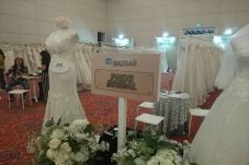 Warna Off-White dan...