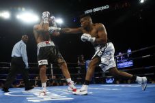 Pukul KO Sergey Kovalev,...