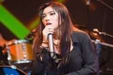 Isyana Sarasvati Tak...