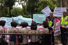 Demo PN Medan, Ratusan...