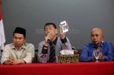 Polisi Cari Identitas...