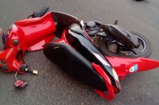 Gagal Menyalip, Pengendara...