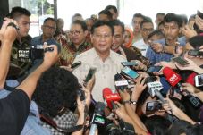 Prabowo Dijadwalkan...