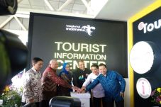 Layani Wisatawan, Bandara...