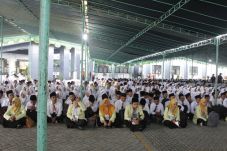 Mahasiswa Dituntut Jadi...