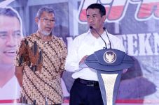 Menteri Amran Berangkatkan...