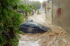 Banjir Bandang Sapu...