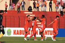 Macan Kemayoran Tantang...