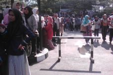 Puluhan Ribu Pencari...