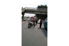 Mendadak Jatuh, Pemotor...
