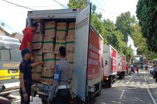 Tiga Truk Bantuan Dikirim...