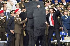 Buru Tokoh Oposisi,...