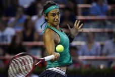 Caroline Garcia Hadapi...