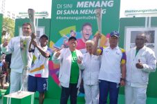Ribuan Warga Bandung...