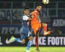 Ditahan Borneo FC, Arema...