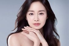 Kim Tae Hee Tandatangani...