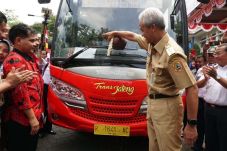 Ganjar Resmikan Trans...