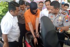 Dimasukkan dalam Jok...