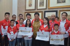 Peraih Emas Wushu di...