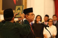 Dilantik Jokowi, Syafruddin...