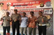 Kado HUT RI, 10 Orang...