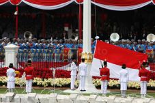 Tim Bangsa Bertugas...