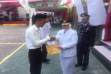 Bupati Kobar Serahkan...