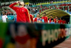 Hadapi Laos, Timnas...
