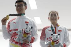 China Tambah Emas dari...