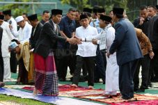 Presiden Jokowi Solat...