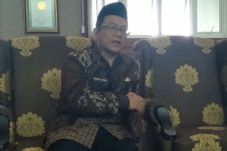 Selain Jadi Khatib,...
